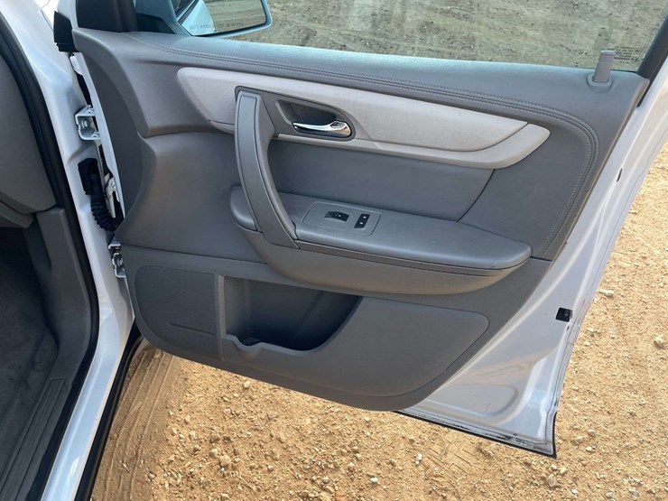 2017-chevrolet-traverse-image-16