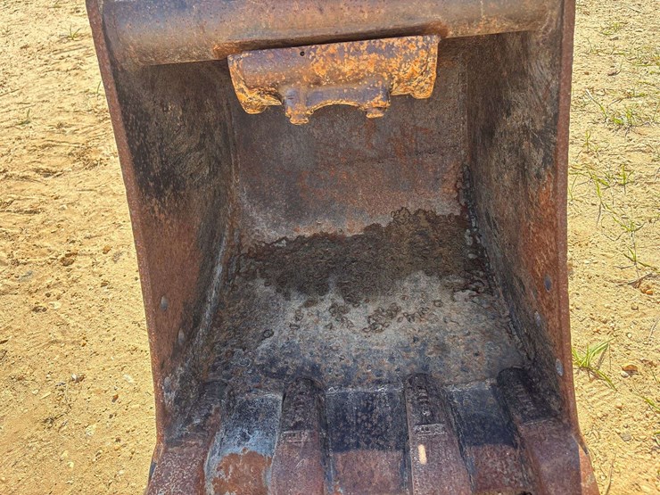 2013-takeuchi-tb235-image-7