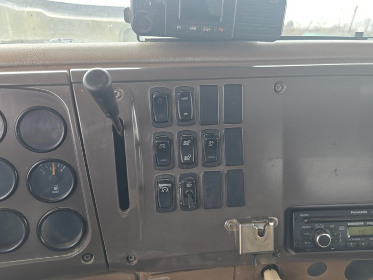 #22591-•-2007-mack-cv713-granite-roll-off-truck-image-57