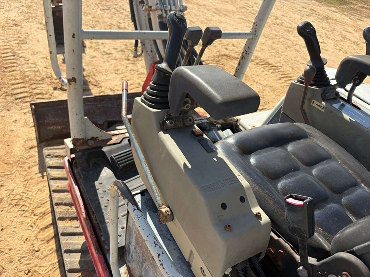 2013-takeuchi-tb235-image-28