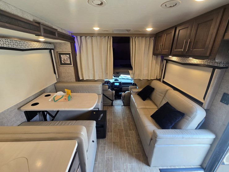 2020-ford-f550-image-28