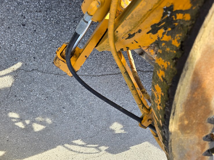 1971-deere-570a-image-45