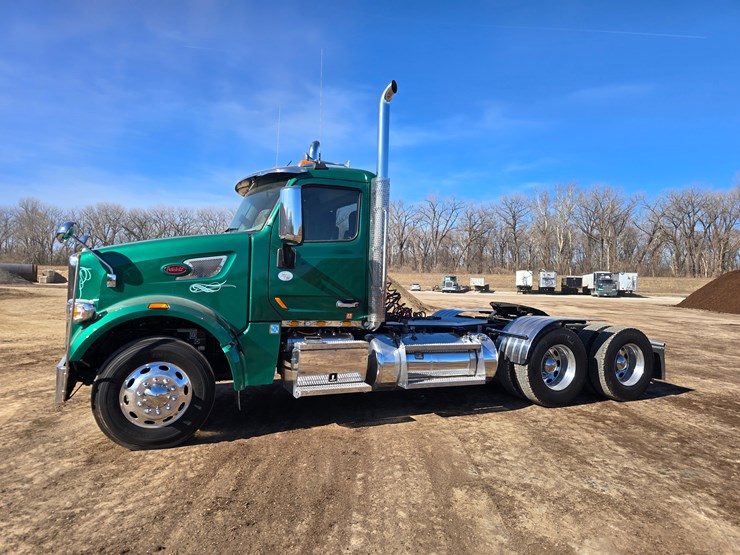 2019-peterbilt-567-image-6
