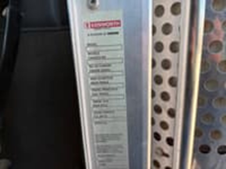 2005-kenworth-c500b-image-16