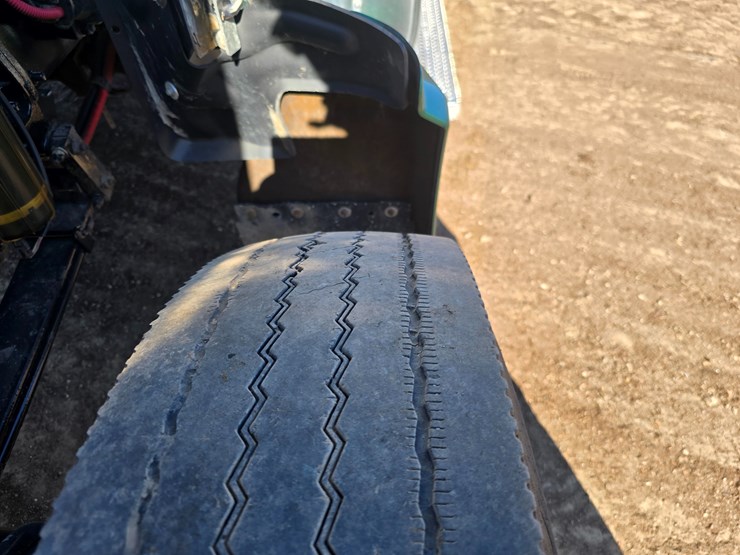 2019-peterbilt-567-image-29