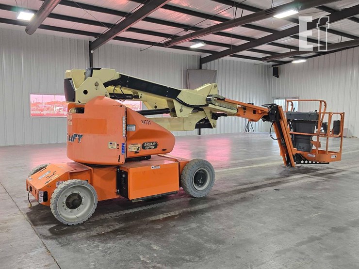 2015-jlg-e400ajpn-image-3