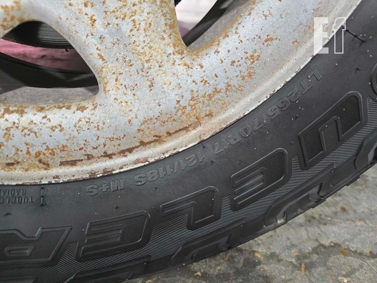 2015-chevrolet-silverado-1500-image-23