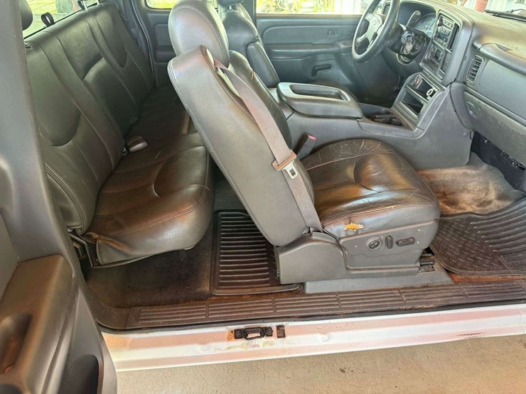 2004-chevrolet-1500-image-13