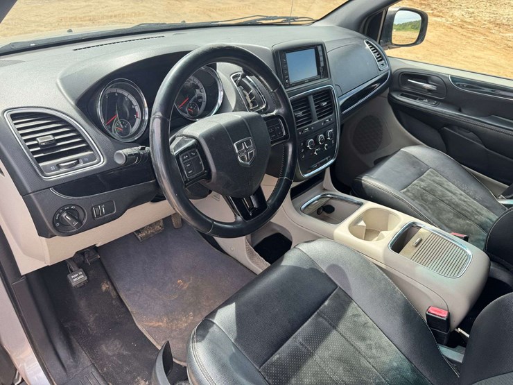 2017-dodge-grand-caravan-sxt-image-11