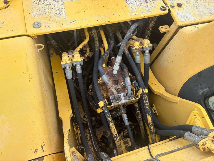 komatsu-pc200-image-21