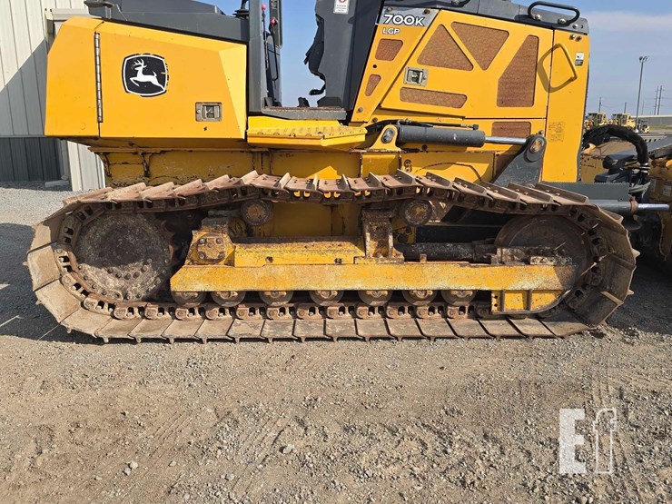 2016-deere-700k-lgp-image-25