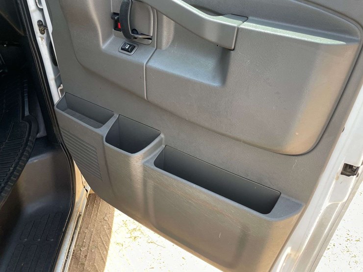 2018-chevrolet-express-2500-image-18