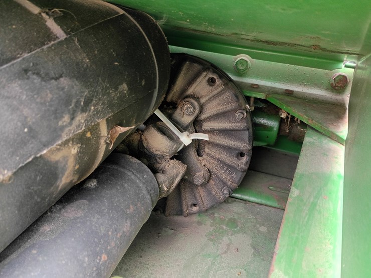 2000-john-deere-556-image-10