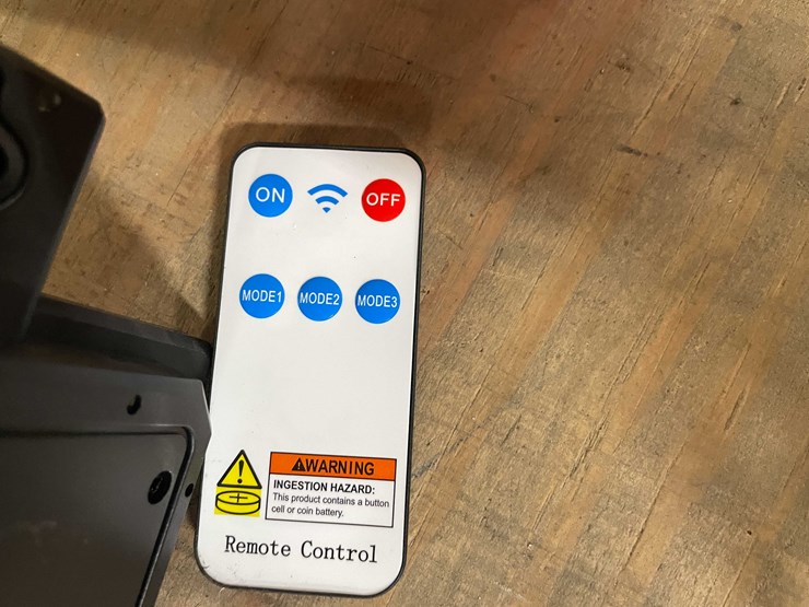 #2425-•-led-parking-lot/-yard-light-(pr12)-image-2