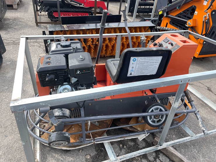 #7057-•-unused-ride-on-concrete-trowel-(o9)-image-5