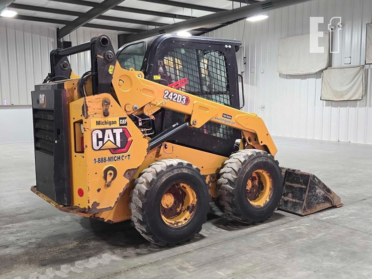 2021-caterpillar-242d3-image-3