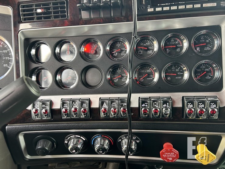 2025-kenworth-w900-image-62