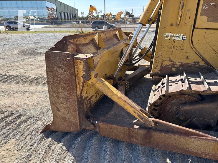 2011-caterpillar-d6t-image-9