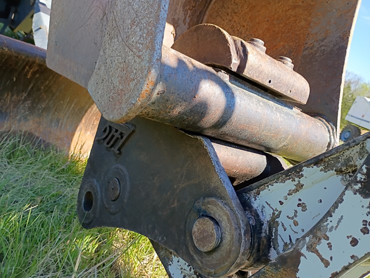 2011-takeuchi-tb285-image-63