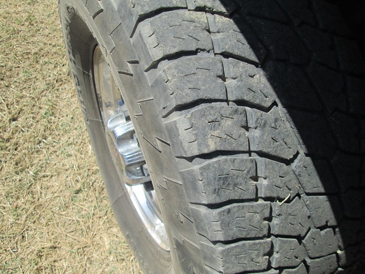 2004-chevrolet-2500hd-image-13