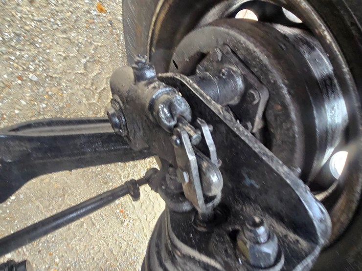 2012-freightliner-m2-106-image-48