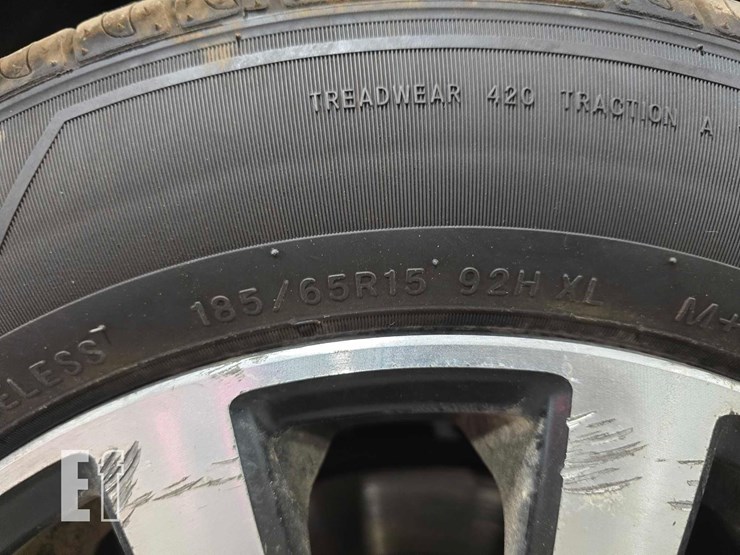 2015-nissan-versa-image-22