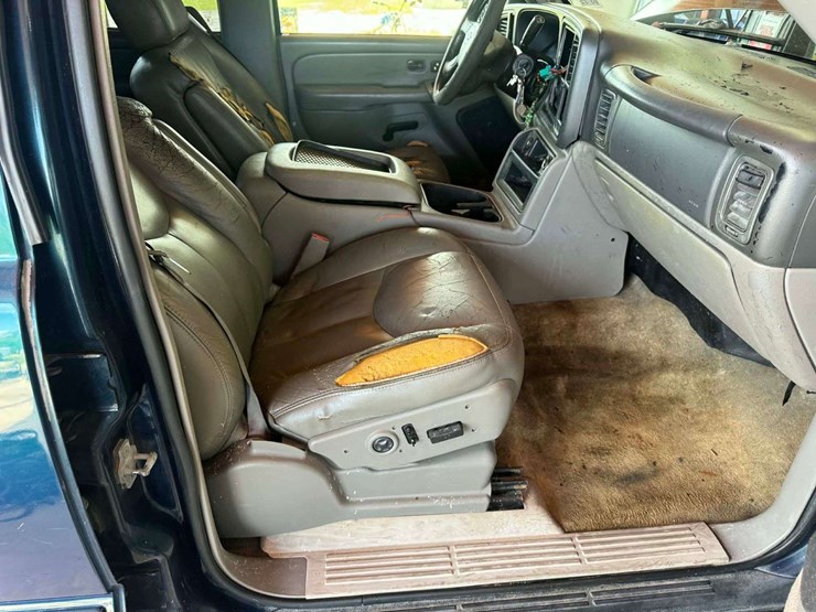 2005-chevrolet-tahoe-image-14