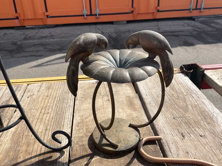 #7026-•-(8)-pieces-yard-art-decorations-(o4)-image-8