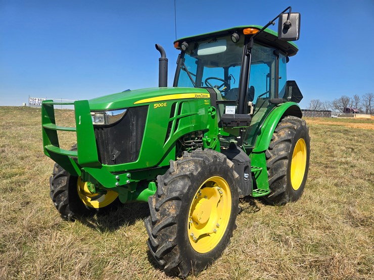 2019-john-deere-5100e-image-1