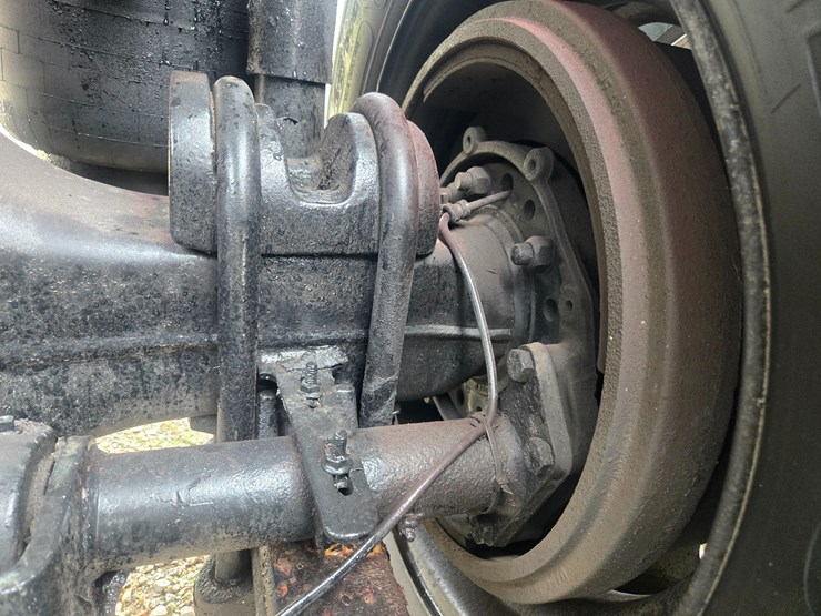 2012-freightliner-m2-106-image-89