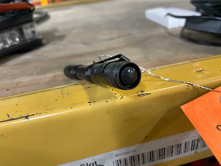 #2423-•-(4)-led-mechanic's-flashlights-(pr12)-image-3