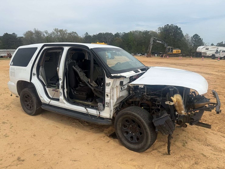 2010-chevrolet-tahoe-image-2