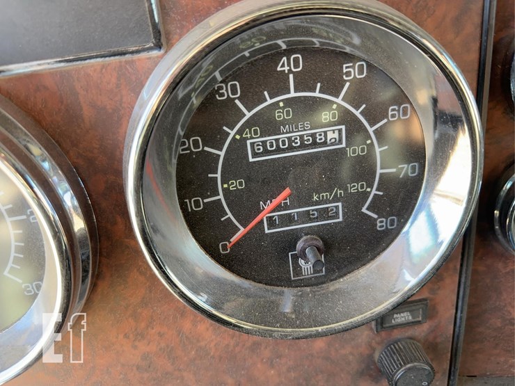 2005-kenworth-t800-image-45