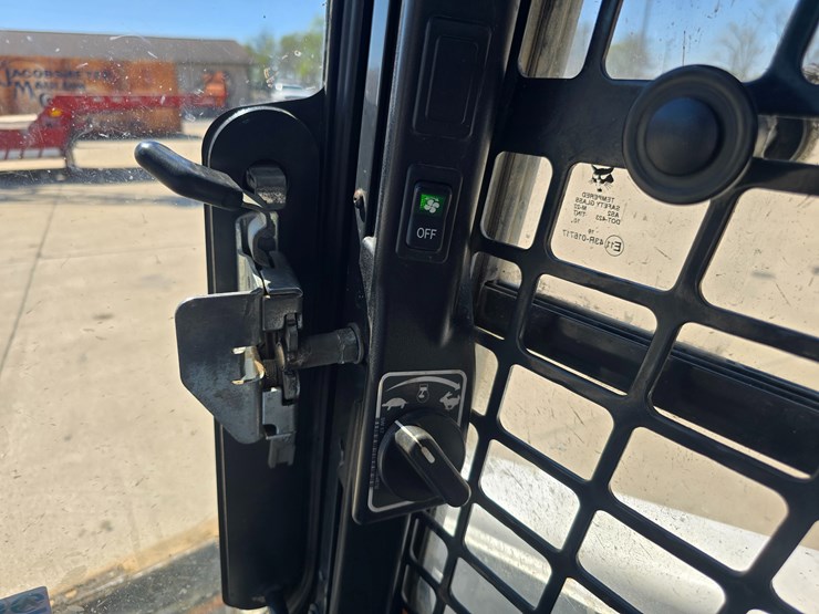 2020-bobcat-t770-image-61