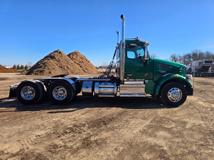 2019-peterbilt-567-image-19