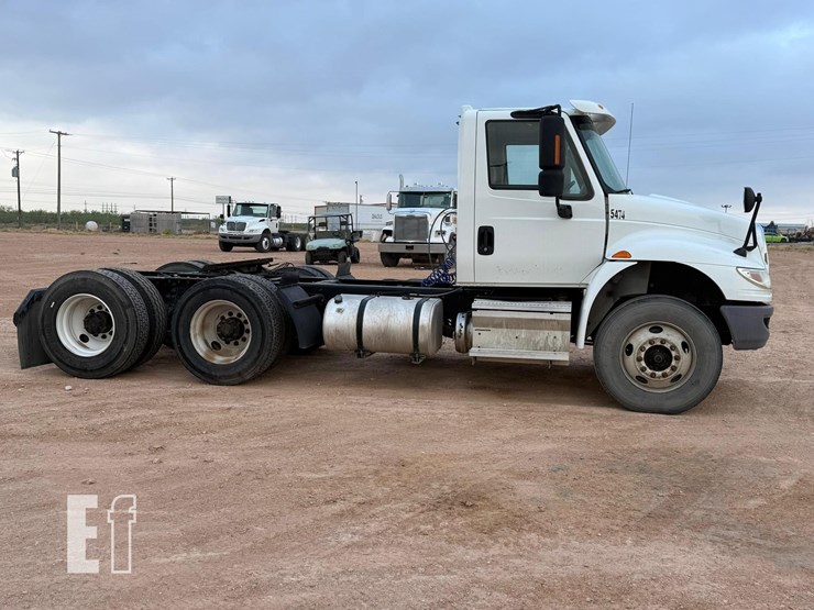 2018-international-durastar-4400-image-6