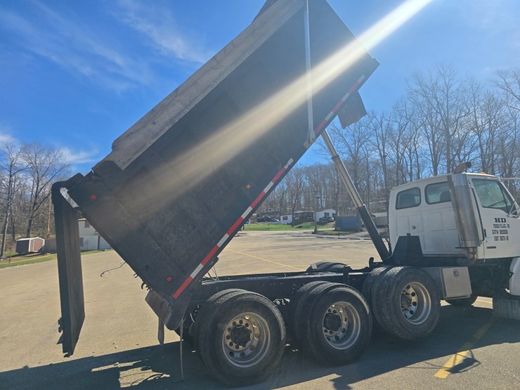 2001-sterling-l9500-image-32