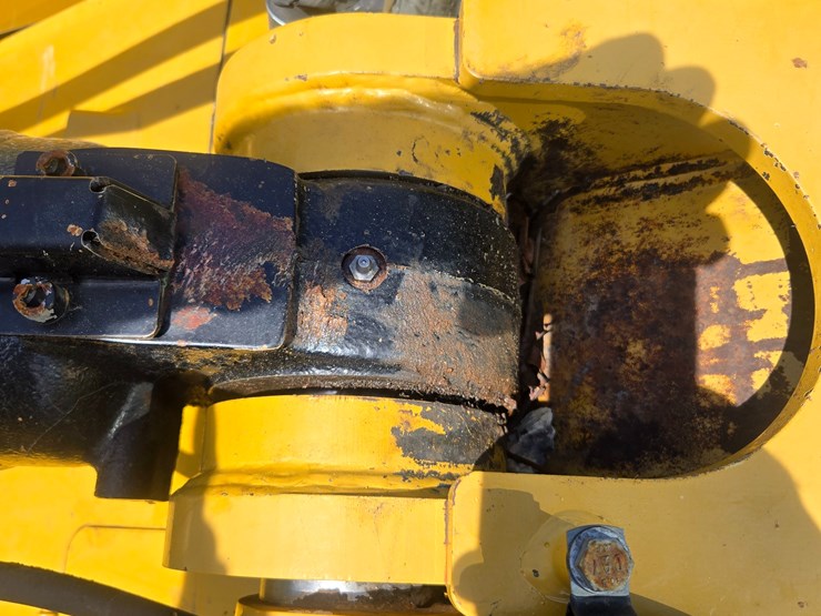 2014-caterpillar-953d-image-93