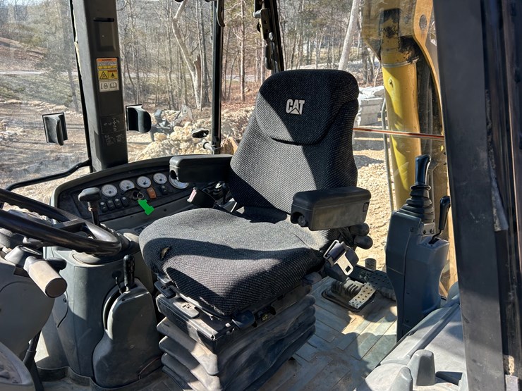 2005-caterpillar-420d-image-53