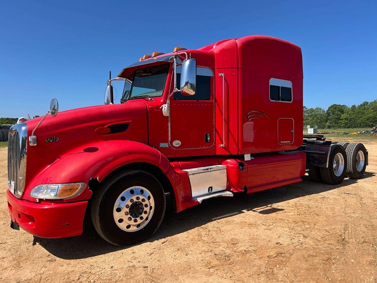 2012-peterbilt-386-image-1