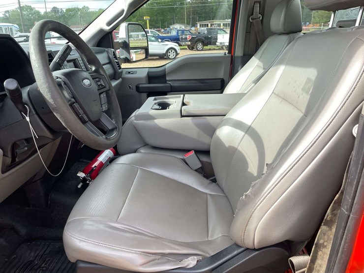 2017-ford-f550-xl-image-10