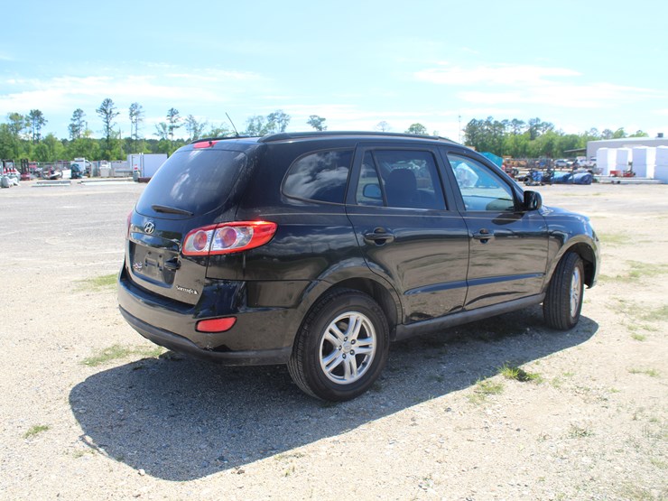 2010-hyundai-santa-fe-image-3