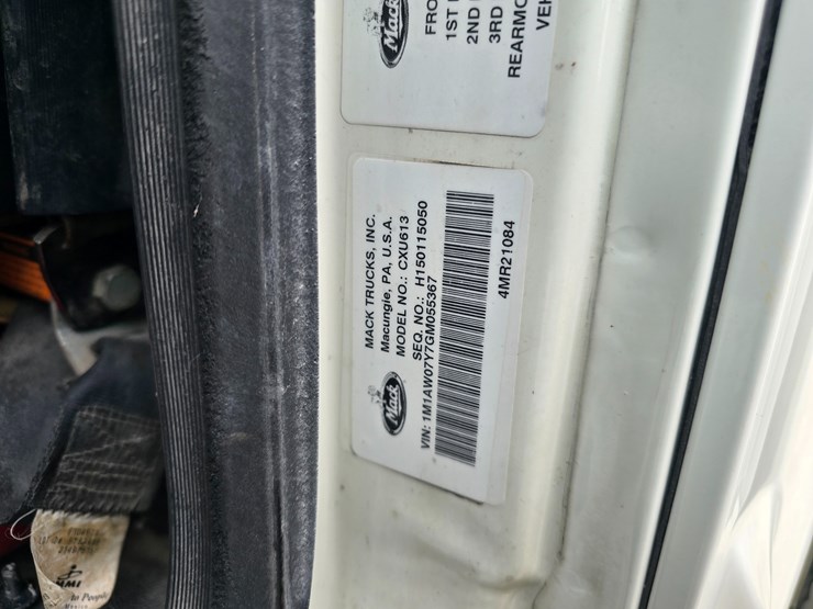 #22593-•-2016-mack-cxu613-pinnacle-sleeper-truck-image-34