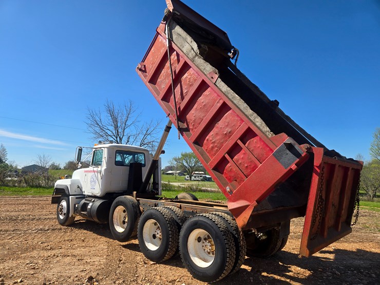 1994-mack-rd690s-image-28