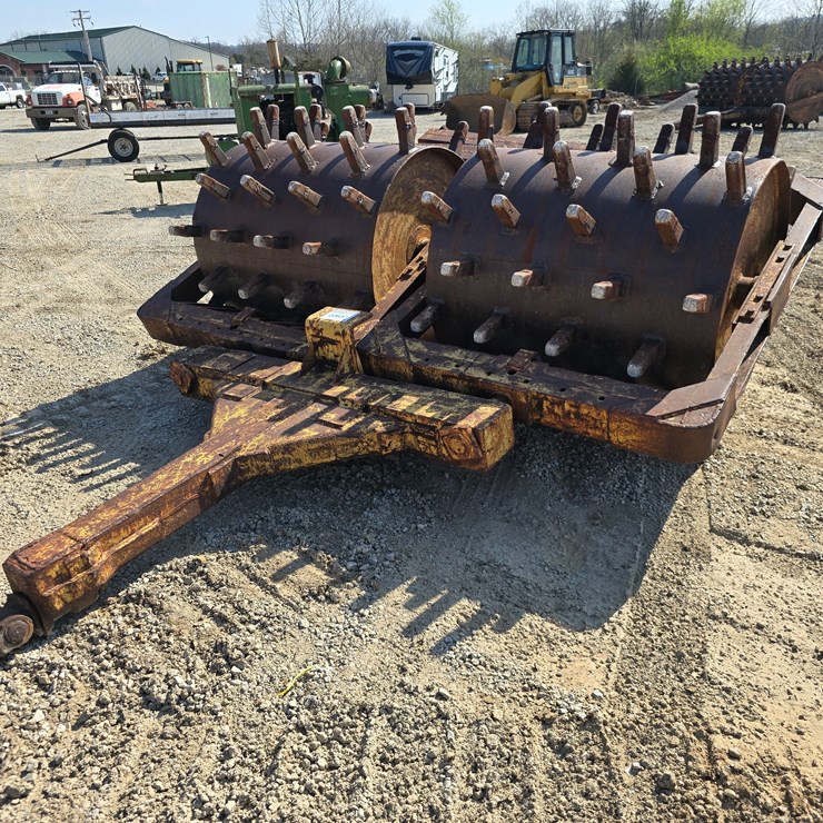 #22637 • 48" Pull Type SheepsFoot Compactor