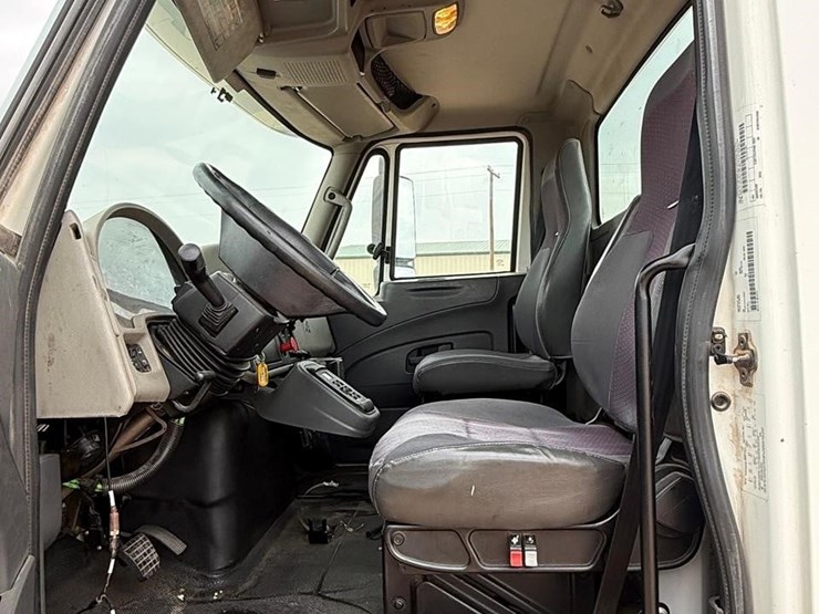 2016-international-durastar-4400-image-11