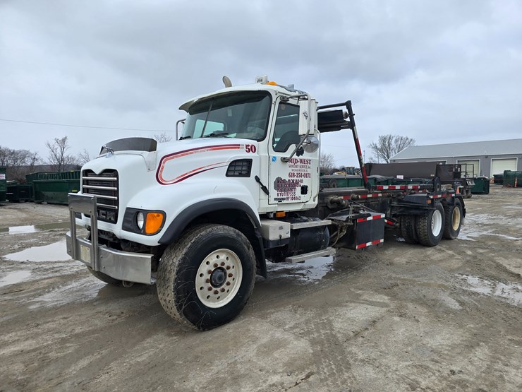 #22591-•-2007-mack-cv713-granite-roll-off-truck-image-2