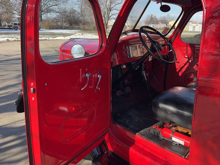 1937-international-d2-panel-truck-image-43