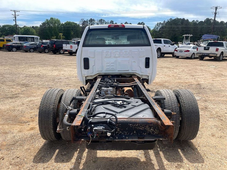 2015-chevrolet-silverado-3500-image-6