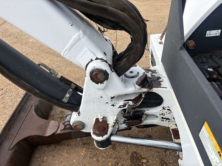 2007-bobcat-335-image-22